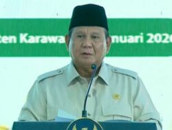 Presiden Prabowo Subianto Panen Raya di Karawang, Jawa Barat.