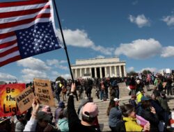 Ribuan Demonstran Gelar Aksi “No Kings” di AS dan Eropa