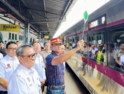 AHY Lepas KA Gaya Baru, Apresiasi Layanan Mudik KAI