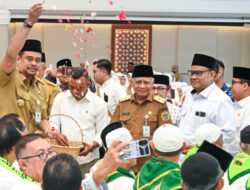 Gubernur Bobby Nasution Tepungtawari Ratusan Calon Jemaah Haji Sumut 2026