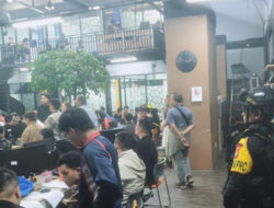 Detik-Detik Mencekam di Hayam Wuruk, Polisi Gerebek Sindikat Judi Online Internasional