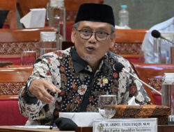 Guru Honorer Terancam Dibatasi, DPR Minta Kepastian Status ASN