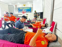 Personel SAR Nias ambil bagian dalam donor darah Hari Bhayangkara ke-80 Tahun 2026