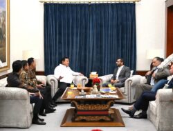 Presiden Prabowo Terima Direktur FBI AS, Artefak Papua Dikembalikan ke Indonesia