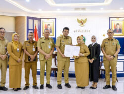 Gubernur Sumut Serahkan SK Plt Bupati Langkat Tiorita Surbakti