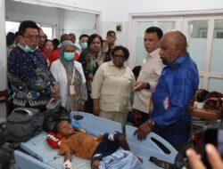Ribka Haluk Turun Langsung Tinjau Penanganan Dugaan Keracunan MBG di Kabupaten Jayapura