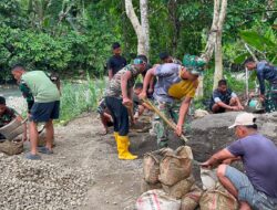 Gotong Royong TNI dan Warga, Jembatan Gantung Sungai Menaula Terus Dikerjakan