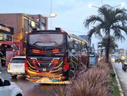 Pool Bus Langgar Perwal Sebabkan Kemacetan di SM Raja Medan