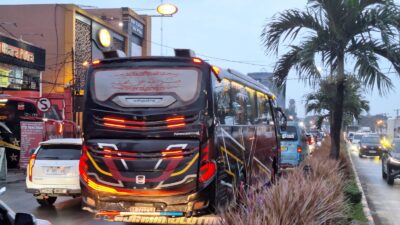 Pool Bus Langgar Perwal Sebabkan Kemacetan di SM Raja Medan