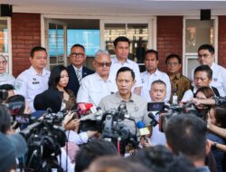 AHY: Refund 100 persen dan transportasi darat gratis bagi penumpang terdampak erupsi anak krakatau