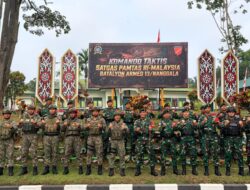 Satgas Pamtas Yonarmed 13/Nanggala Terima Kunjungan Kehormatan Rejimen Sempadan Malaysia di Badau